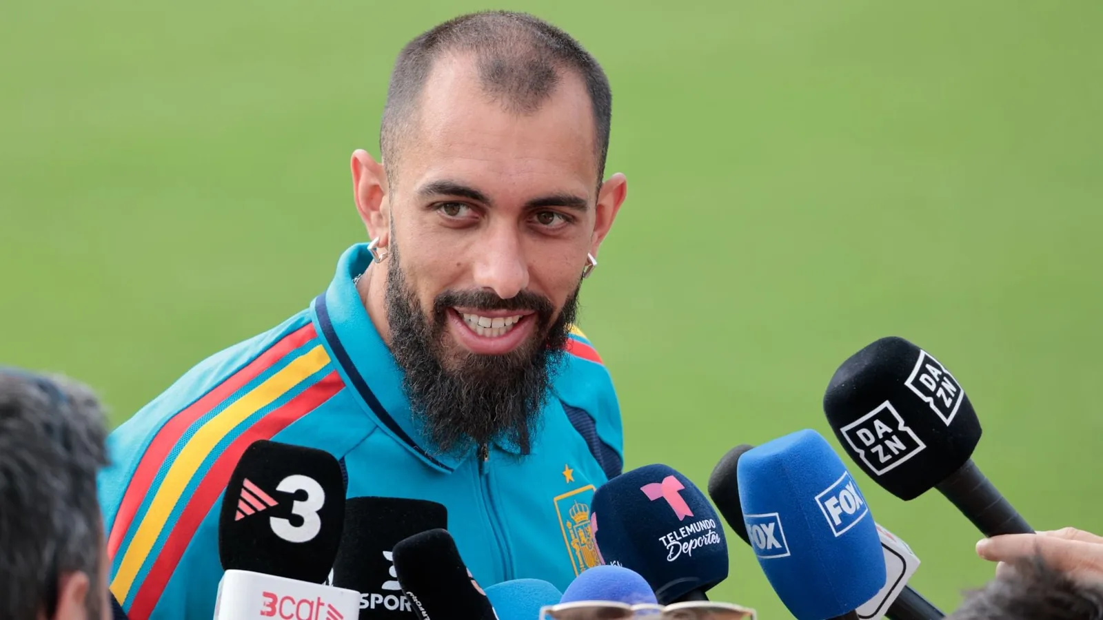 Borja Iglesias se emociona tras mensaje de Claudio Giráldez en su debut mundialista