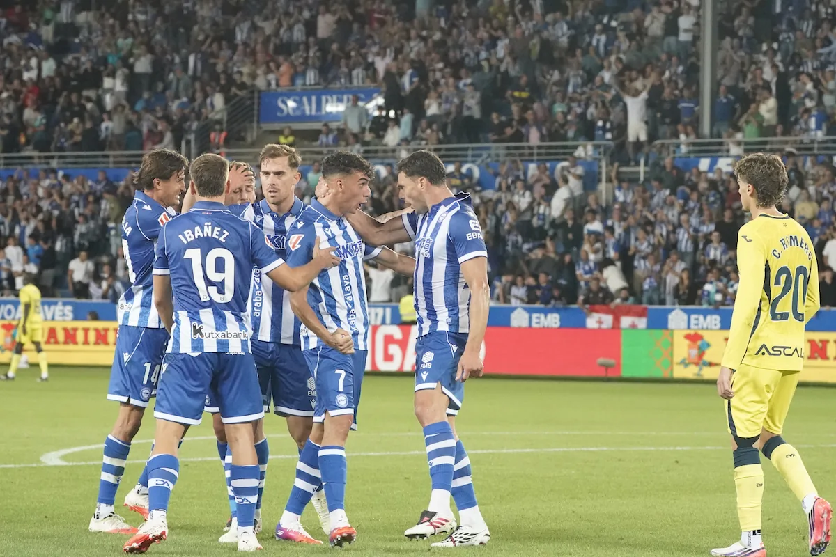 El Alavés vence al Villarreal en Mendizorroza y se posiciona en la tabla