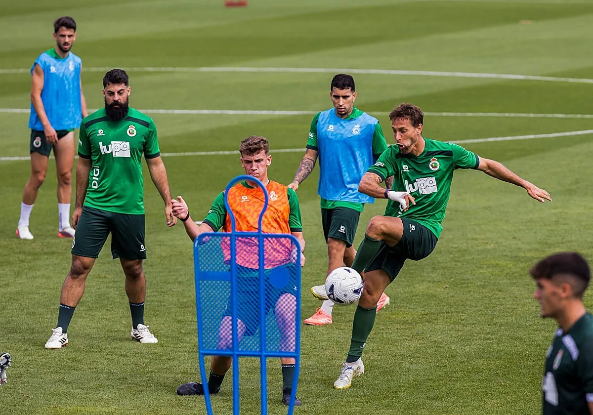 Santander: El Racing se prepara para su regreso a LaLiga EA Sports ante el Villarreal