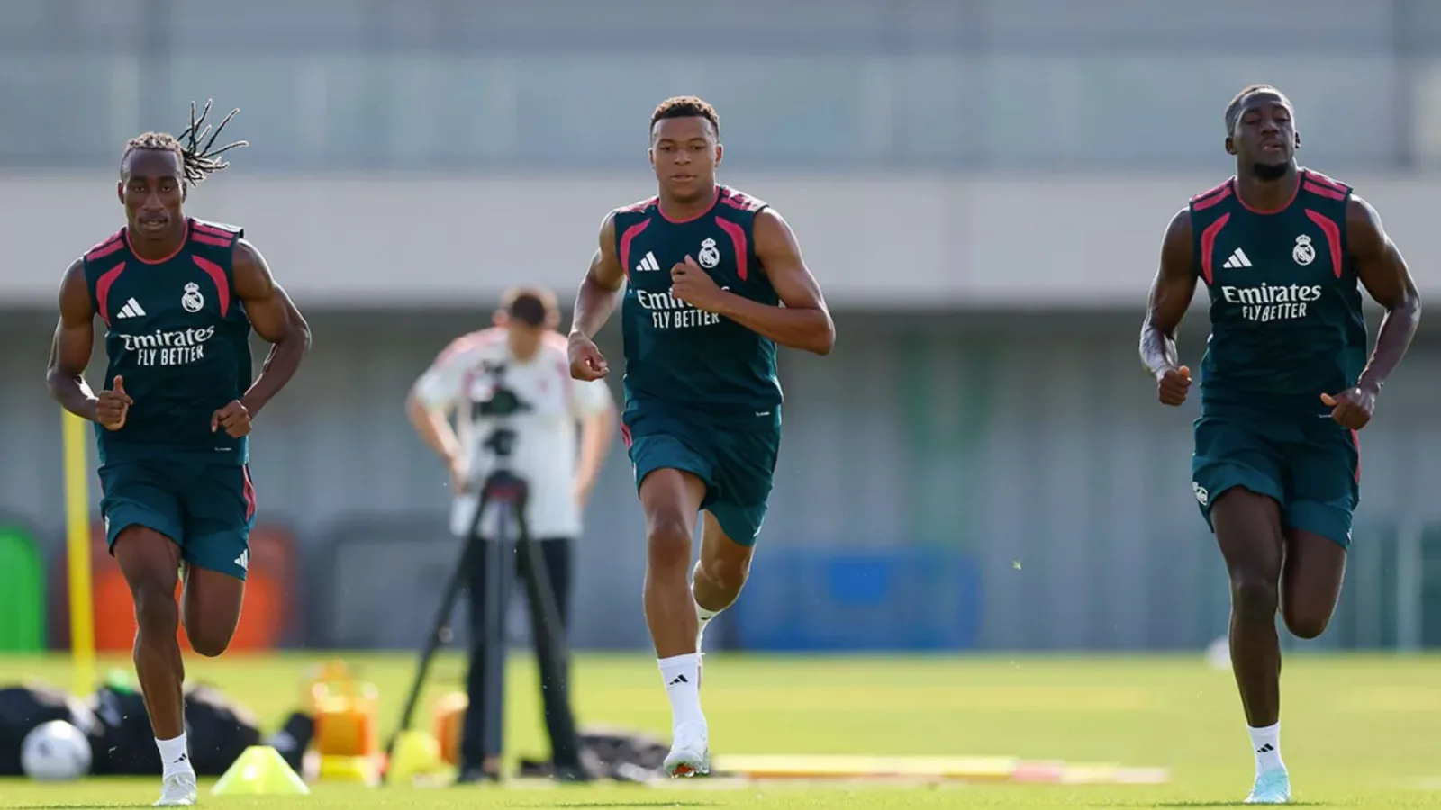 Valdebebas recibe a Cucurella en su primer entrenamiento con el Real Madrid