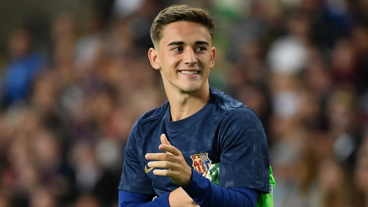 Gavi cumple su promesa del Mundial con un cambio de look y regresa a los entrenamientos