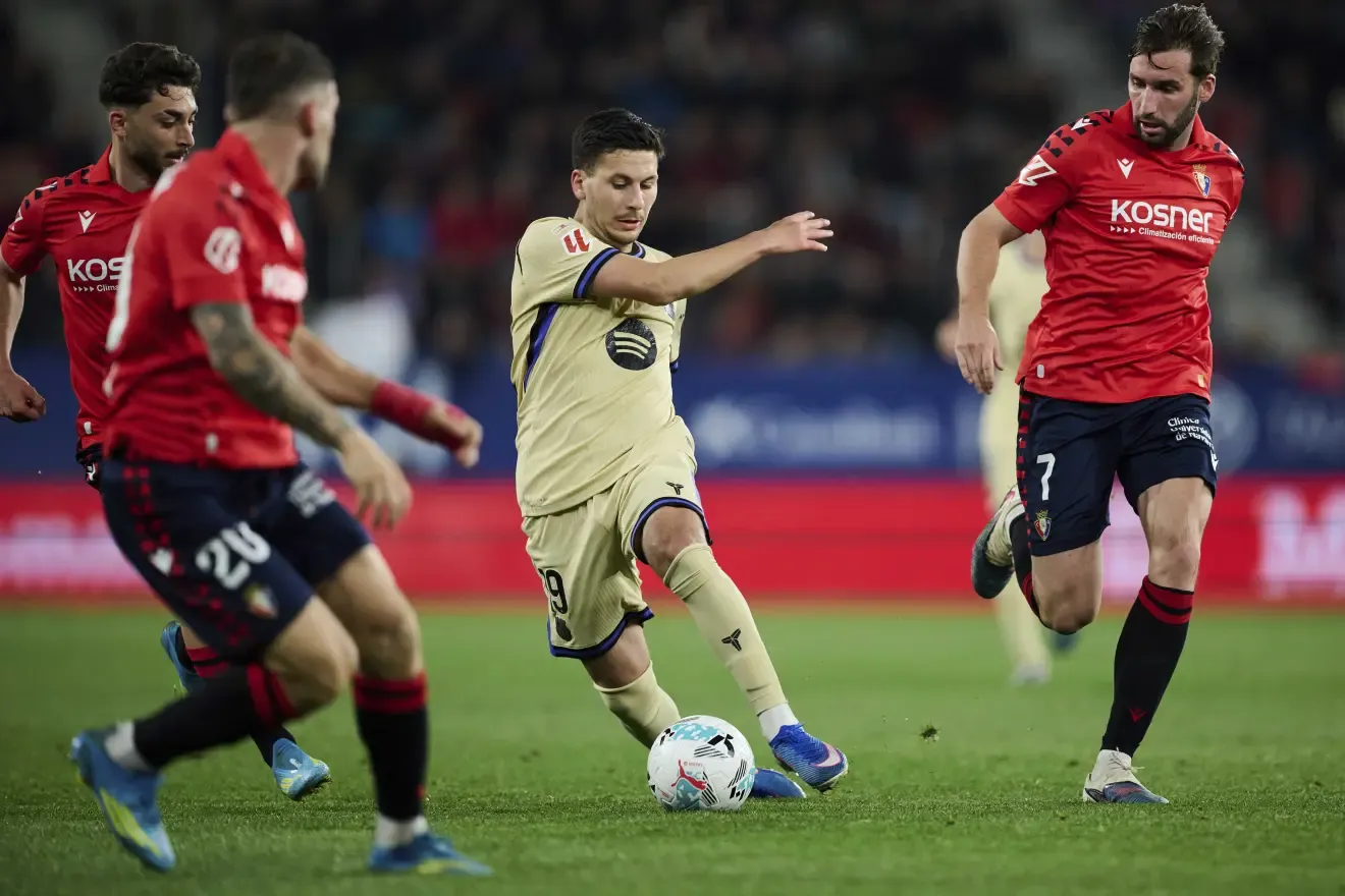 Roony, en un partido con el Barcelona.